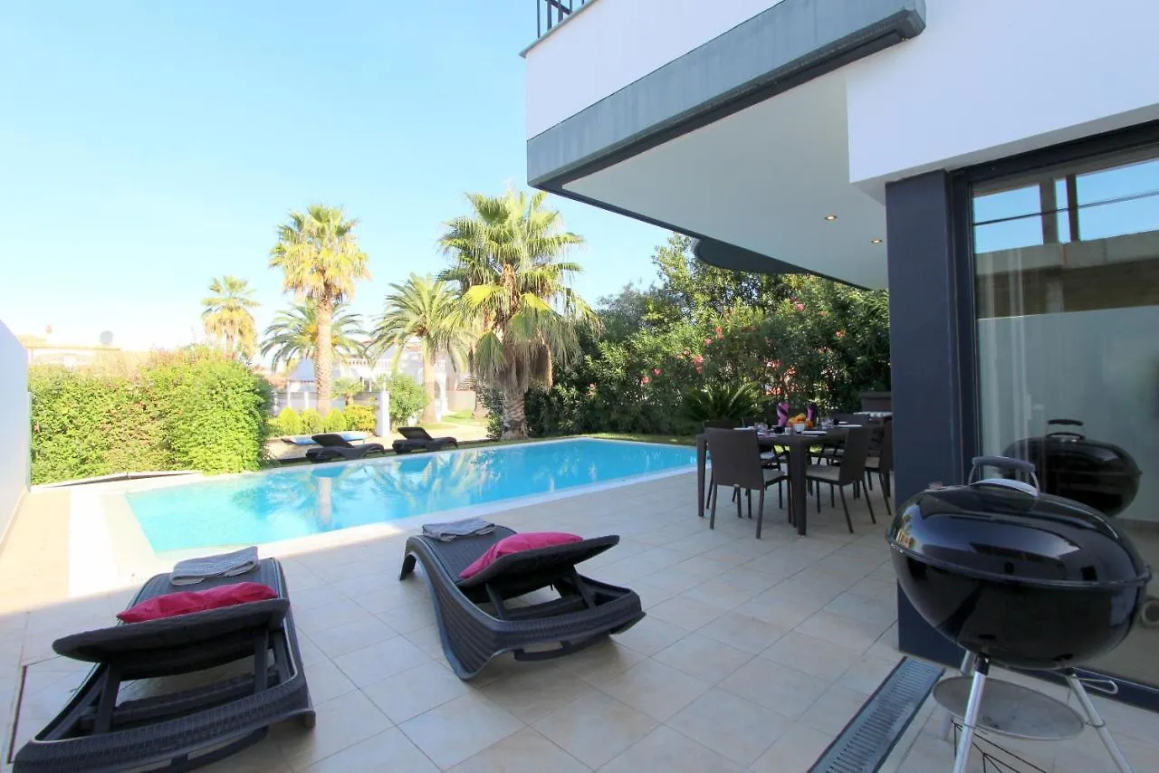 Leon Inmo Villa Olivia - 10039 Spanien